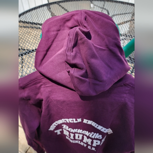 Hoodie womens size small.  triumph motorcycles. Maroon red. - Picture 8 of 12